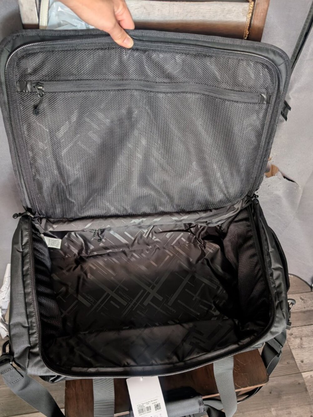 NWT lululemon 2-in-1 Travel Duffle Backpack 45L Black Travel Gym Bag - Picture 12 of 13